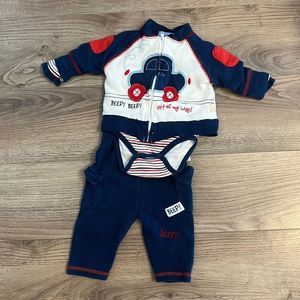 Adorable 🥰 outfit.